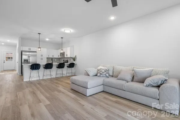 $469,000 | 1141 12th St Drive Southwest, Hickory, NC 28602