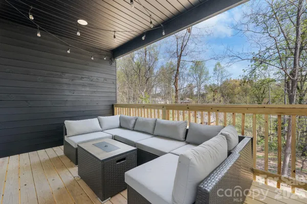 $469,000 | 1141 12th St Drive Southwest, Hickory, NC 28602
