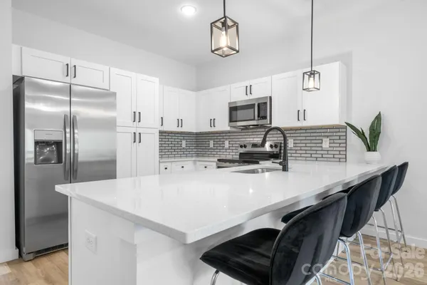 $469,000 | 1141 12th St Drive Southwest, Hickory, NC 28602