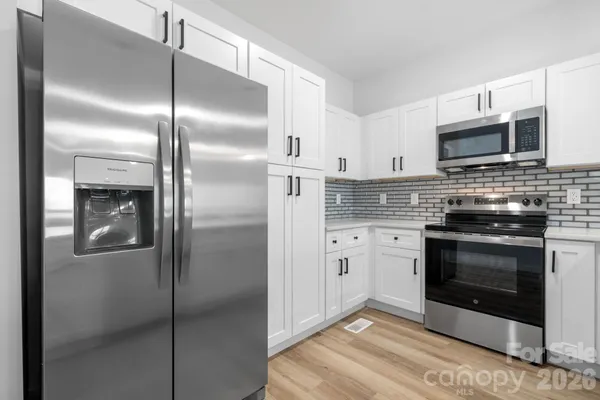 $469,000 | 1141 12th St Drive Southwest, Hickory, NC 28602