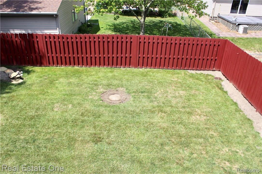 42708 Hanford Road Canton, MI 48187 - Photo 43 of 48 Privacy fence