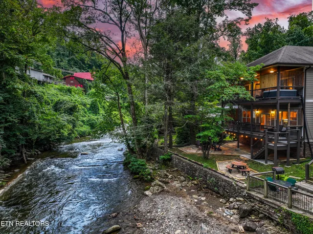 $1,349,000 | 510 Hemlock Street, Gatlinburg, TN 37738