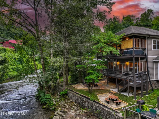 $1,349,000 | 510 Hemlock Street, Gatlinburg, TN 37738