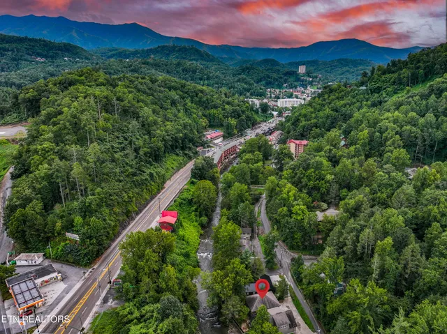 $1,349,000 | 510 Hemlock Street, Gatlinburg, TN 37738