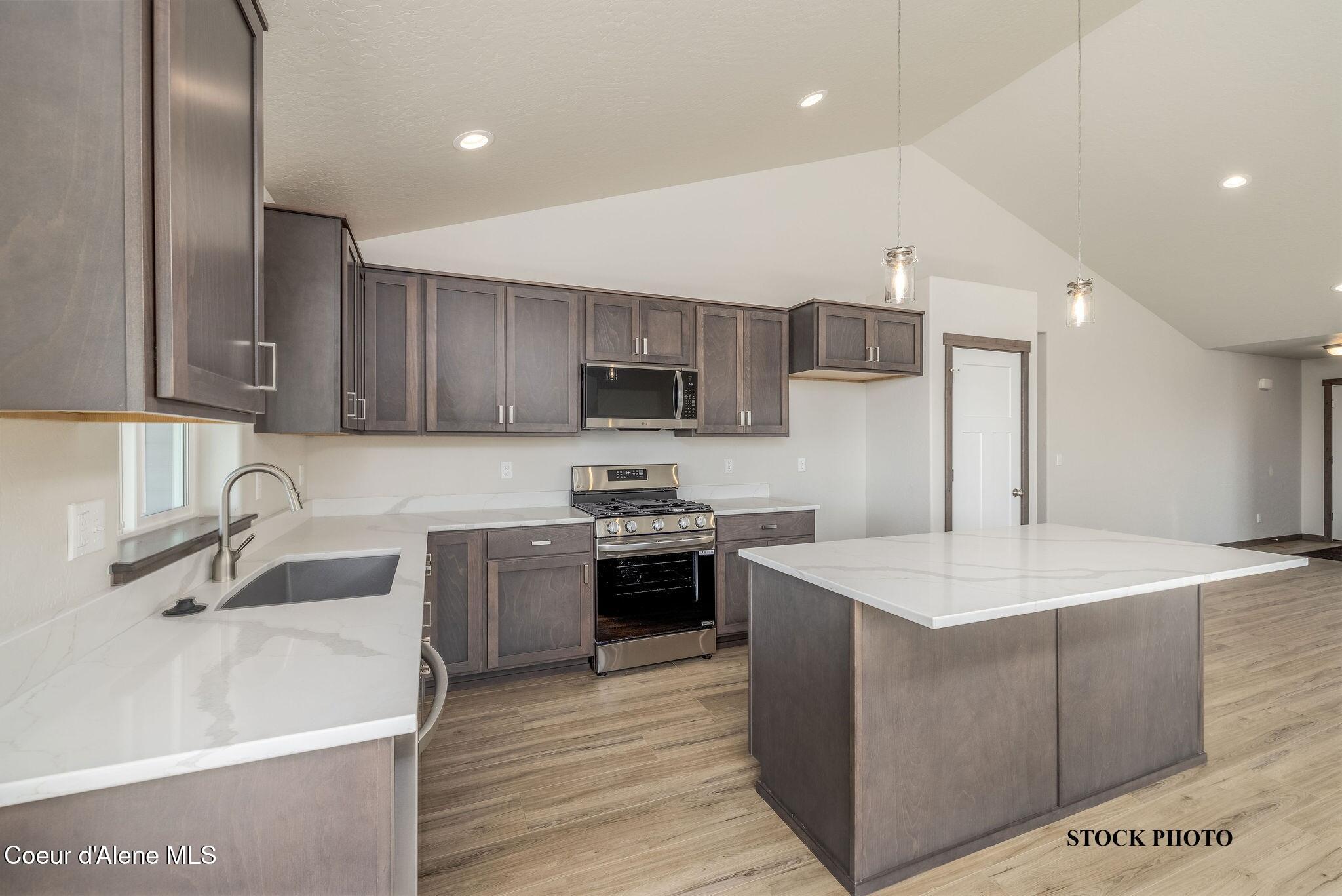 11989 North Lennon Lane Rathdrum, ID 83858 - Photo 5 of 21 8 Kitchen