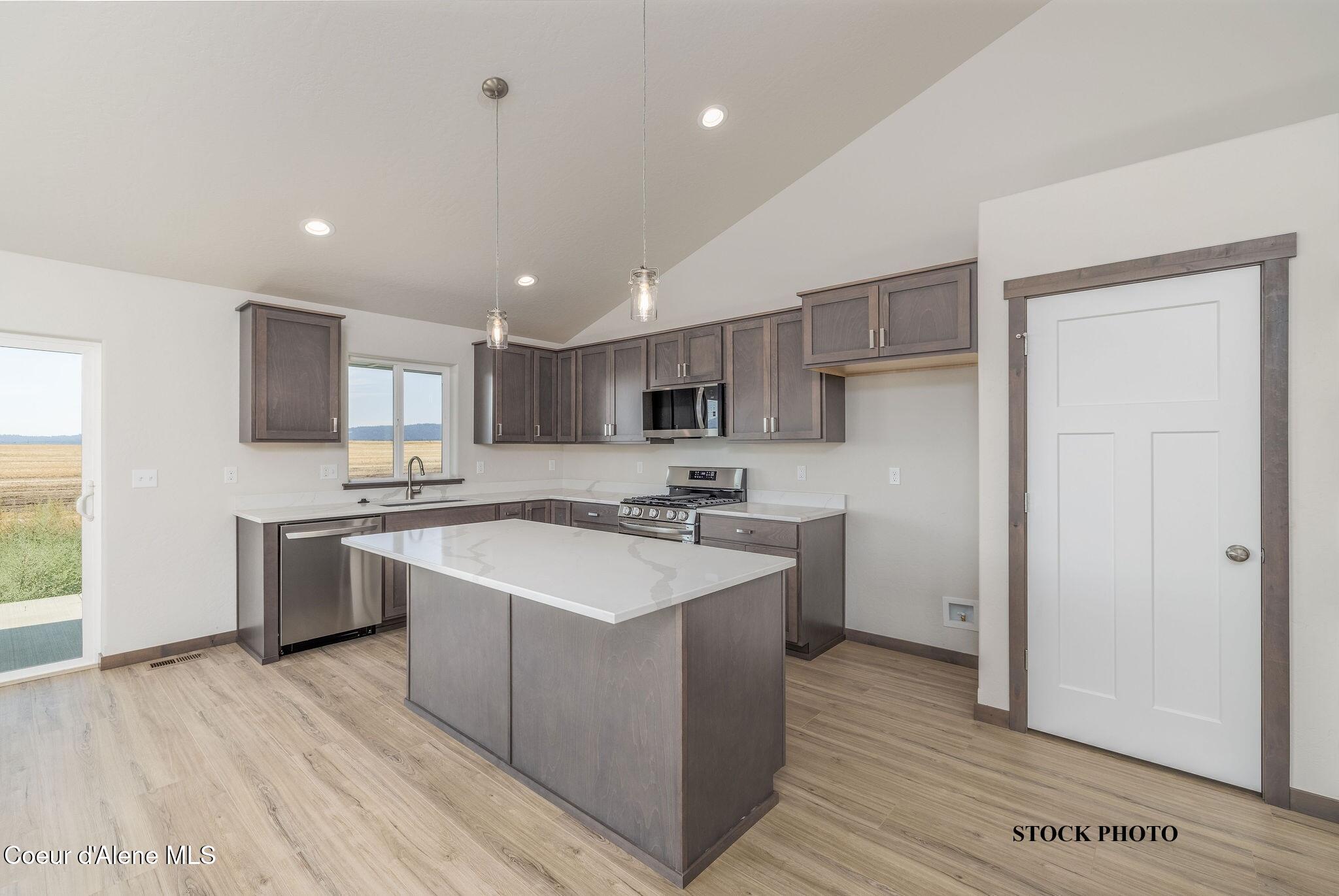 11989 North Lennon Lane Rathdrum, ID 83858 - Photo 8 of 21 7 Kitchen