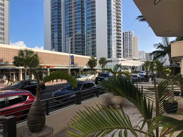$1,750 | 27-xx Collins Avenue, Unit 209, Miami Beach, FL 33140