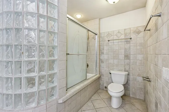 a bathroom with a toilet and a shower