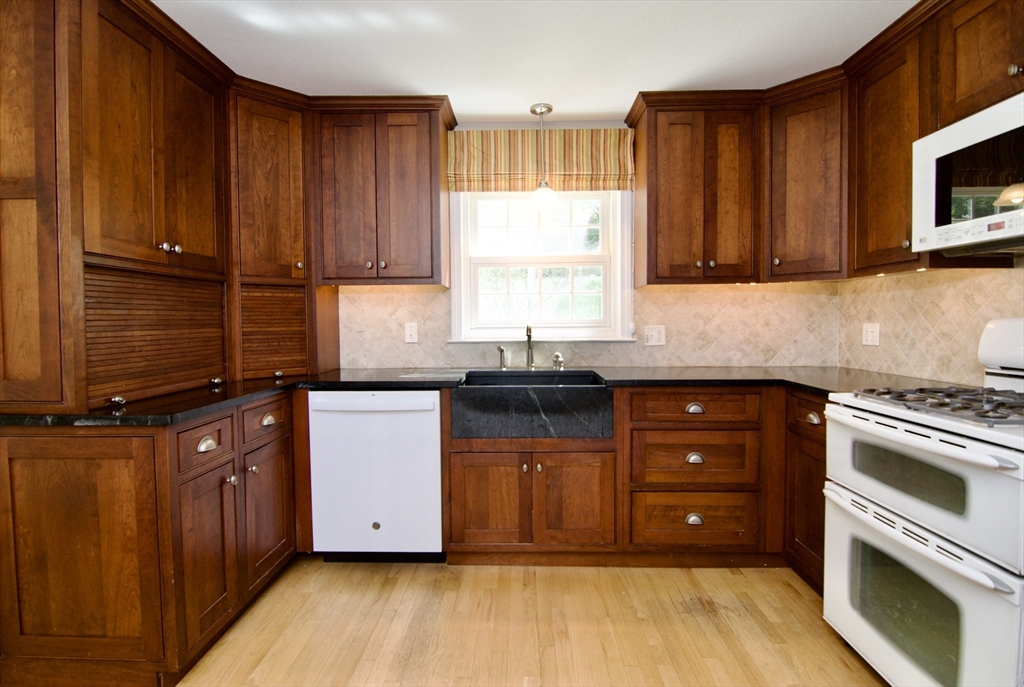 129 Chalmers Street Springfield, MA 01118 - Photo 16 of 42