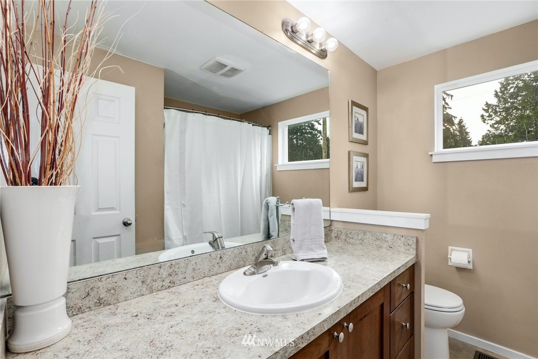 7900 187th Place Southwest Edmonds, WA 98026 - Photo 13 of 24 Gallery Image 13