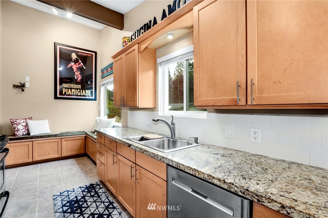 7900 187th Place Southwest Edmonds, WA 98026 - Photo 7 of 24 Gallery Image 7