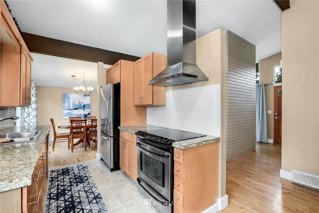 7900 187th Place Southwest Edmonds, WA 98026 - Photo 8 of 24 Gallery Image 8