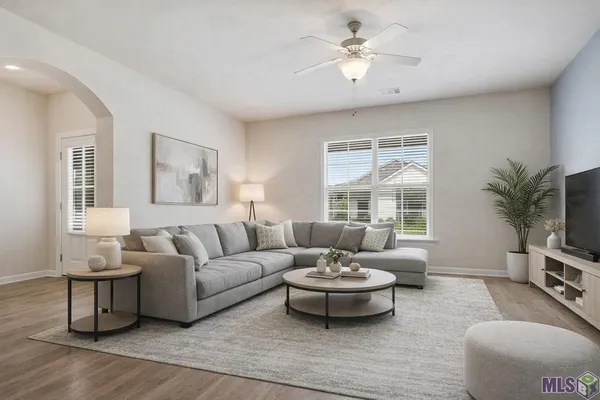 $2,400 | 1427 Granby Drive, Baton Rouge, LA 70820