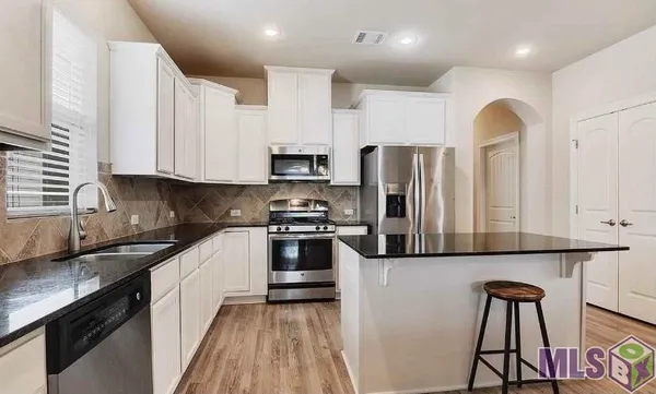 $2,400 | 1427 Granby Drive, Baton Rouge, LA 70820