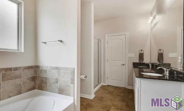 $2,400 | 1427 Granby Drive, Baton Rouge, LA 70820