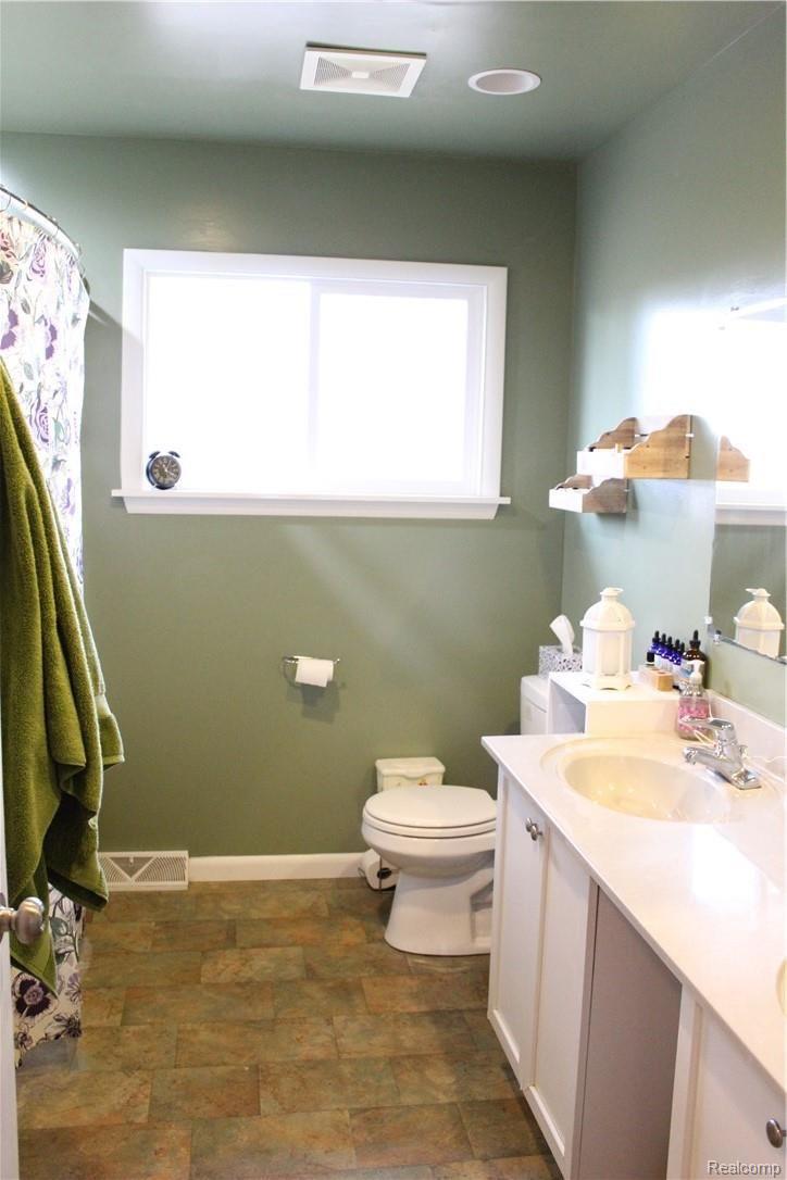 2441 Riverside Drive Port Huron, MI 48060 - Photo 31 of 39 IMG_1568.JPG