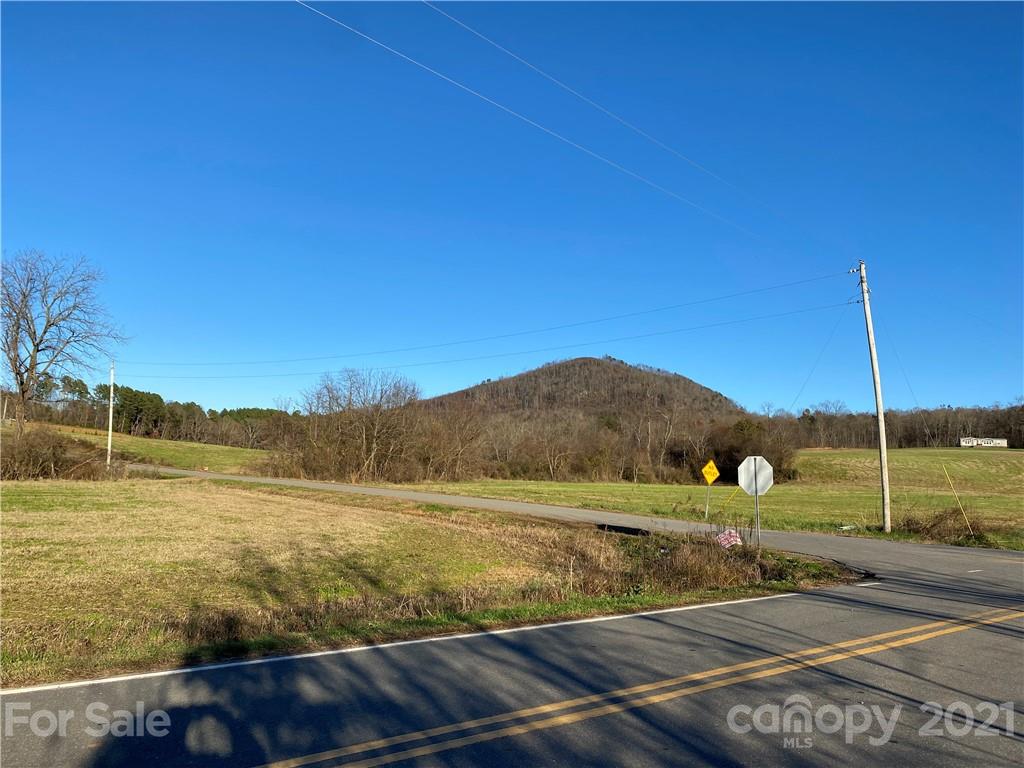 257 Pilot Ridge Road, Unit 18 Nebo, NC 28761 - Photo 5 of 32 a view of an ocean from a yard