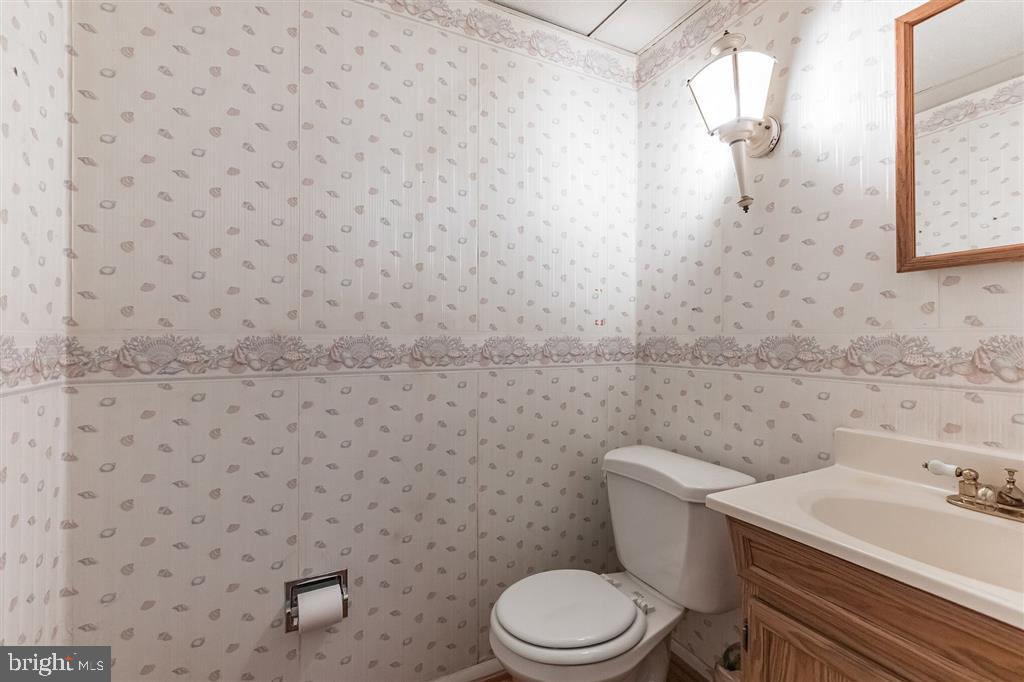 662 Parmentier Road Warminster, PA 18974 - Photo 11 of 25 Gallery Image 11