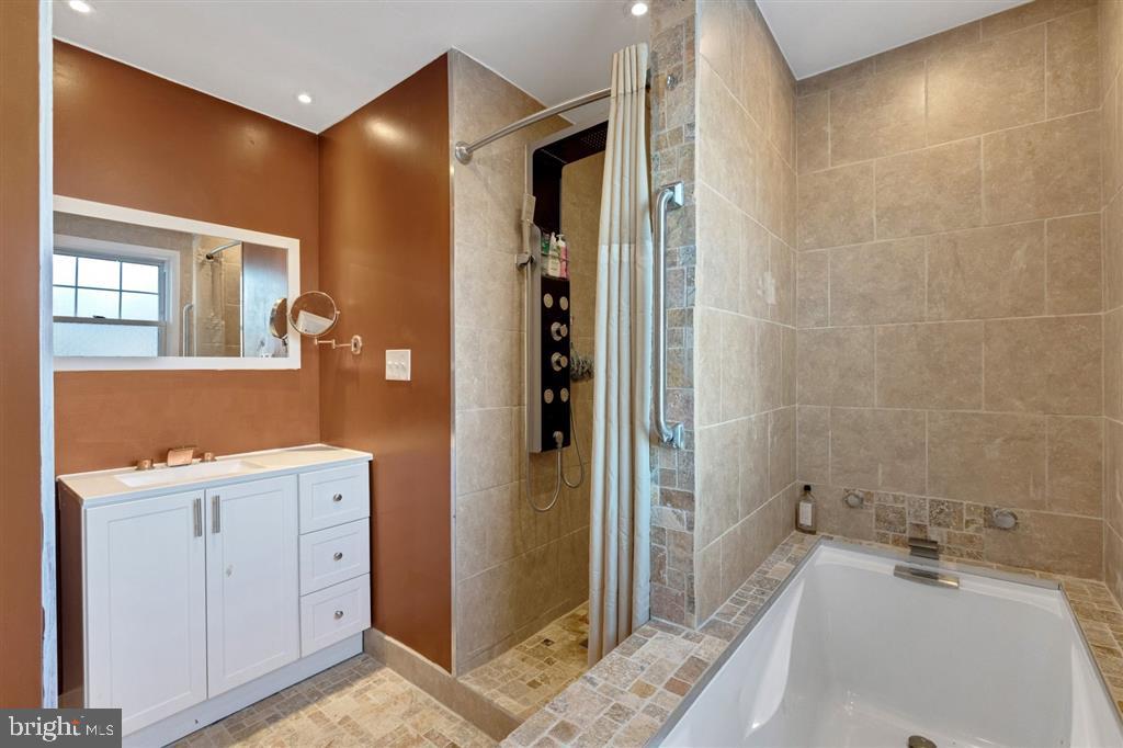 662 Parmentier Road Warminster, PA 18974 - Photo 22 of 25 Gallery Image 22