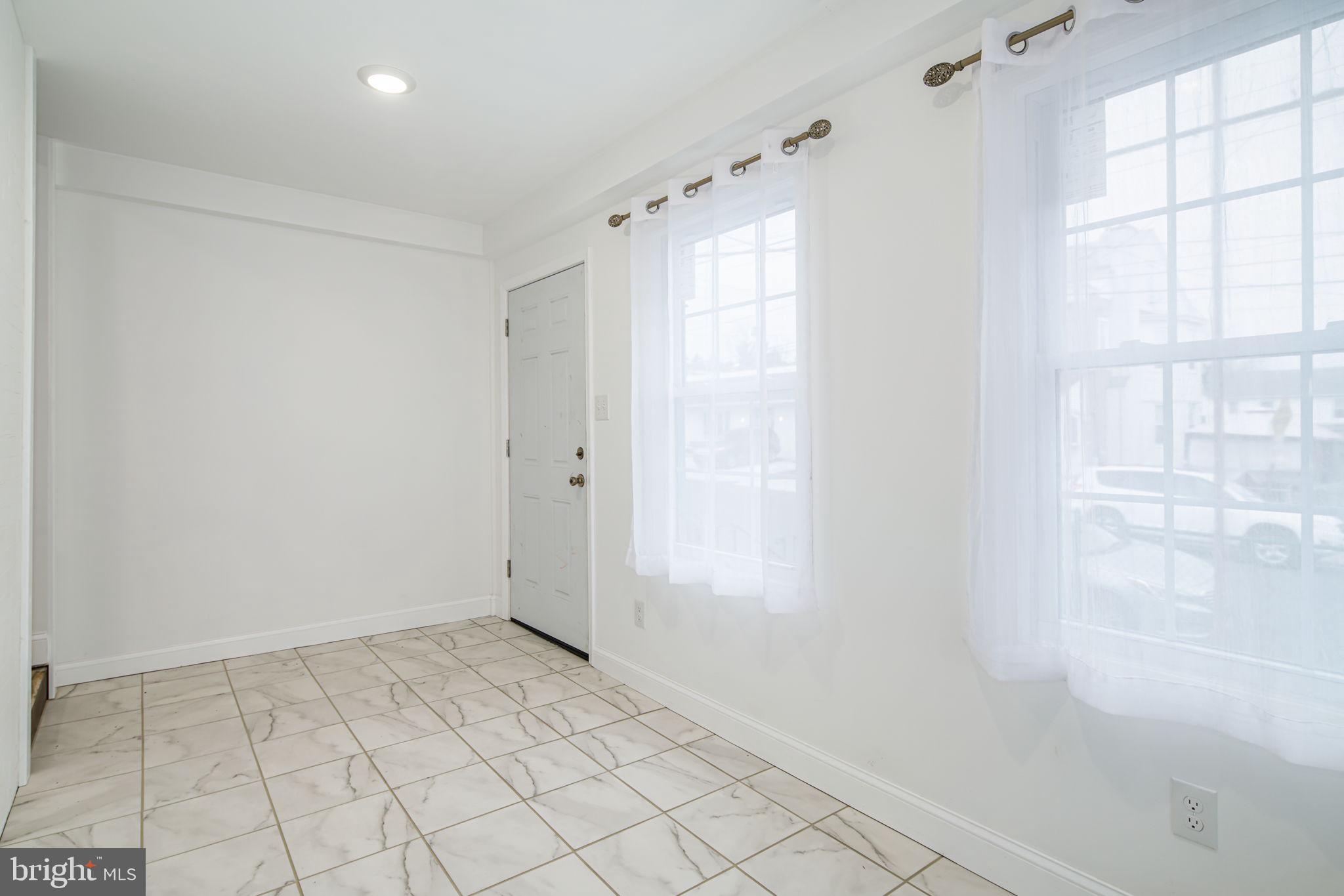357 Harrison Avenue Upper Darby, PA 19082 - Photo 27 of 30 Front Porch/Mud Room