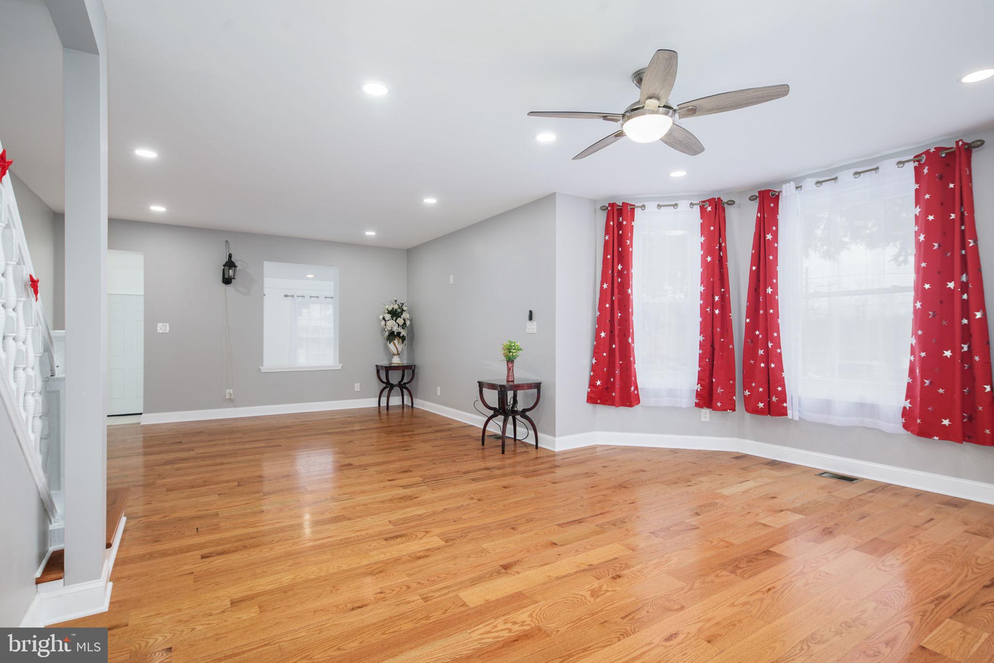 357 Harrison Avenue Upper Darby, PA 19082 - Photo 7 of 30 Living Room/Dining Room