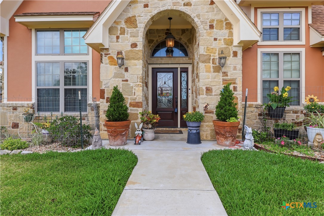 790 Spanish Grant Road Goliad, TX 77963 - Photo 3 of 41 a view of a building with garden