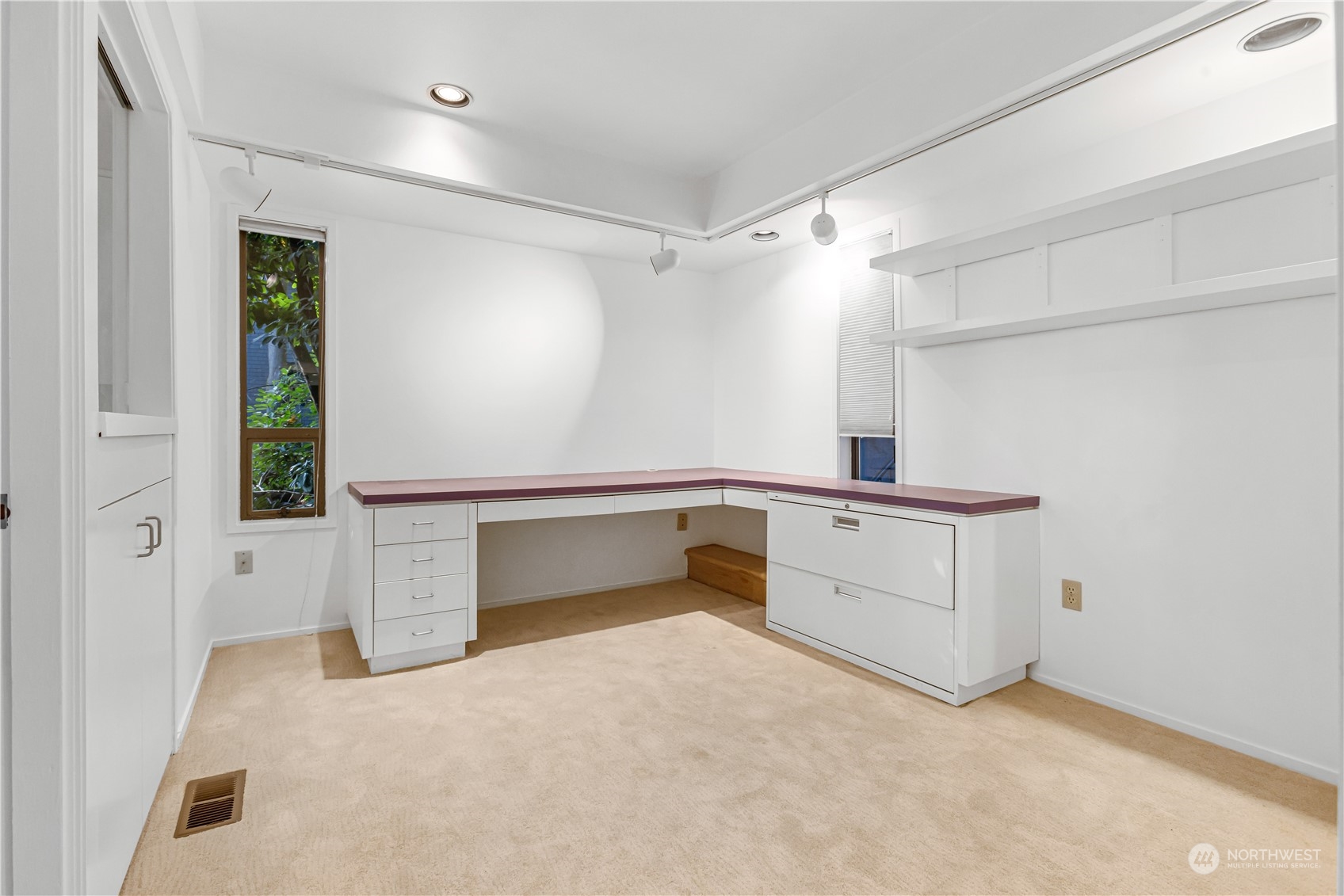 436 36th Avenue Seattle, WA 98122 - Photo 29 of 39 a bathroom with a tub sink and mirror