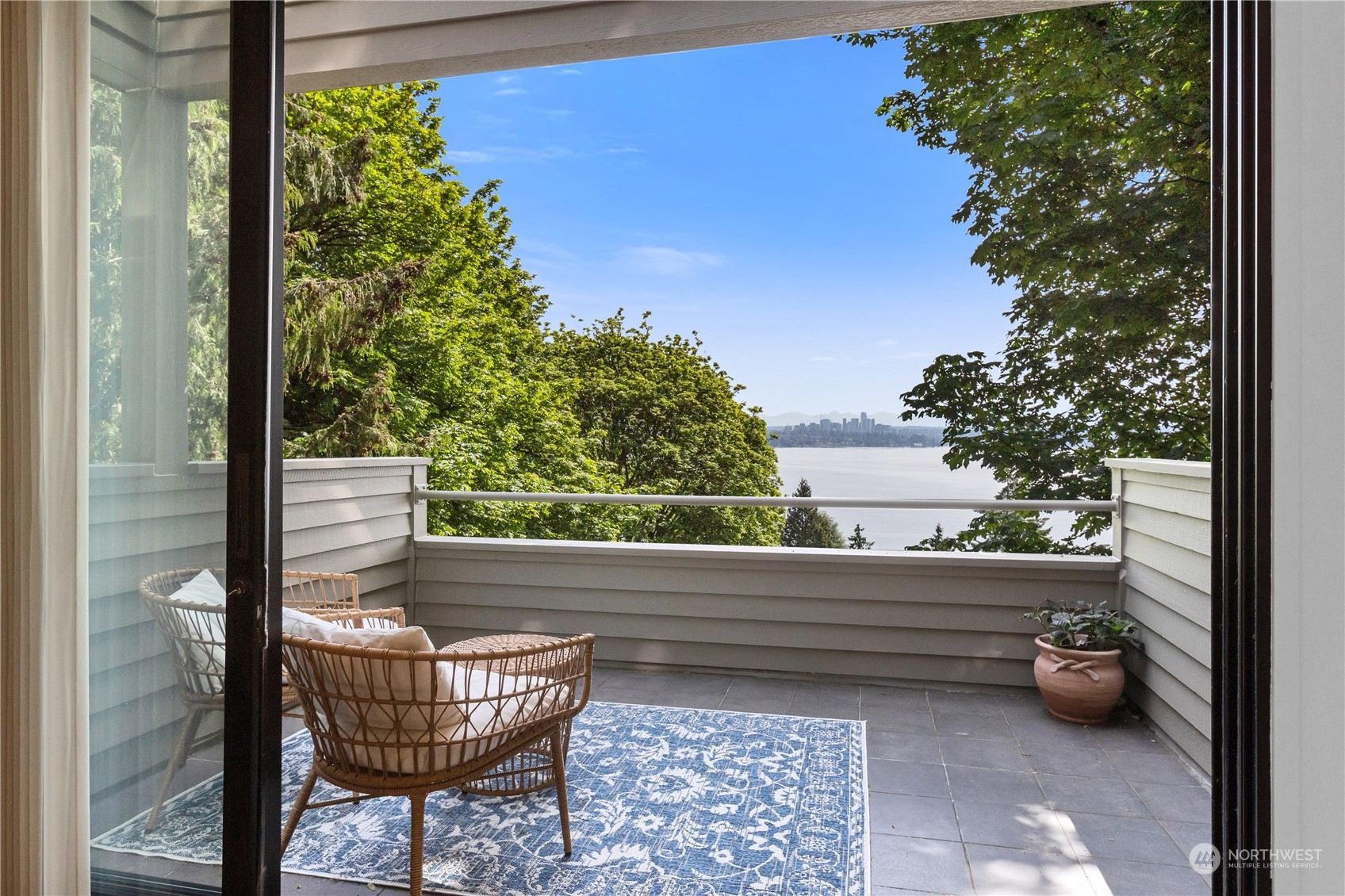 436 36th Avenue Seattle, WA 98122 - Photo 4 of 39 a view of two chairs in the balcony
