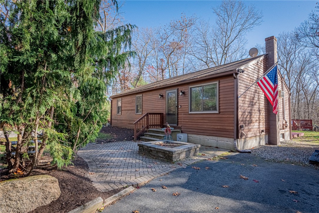 208 Burnt Hill Road Scituate, RI 02831 - Photo 4 of 34