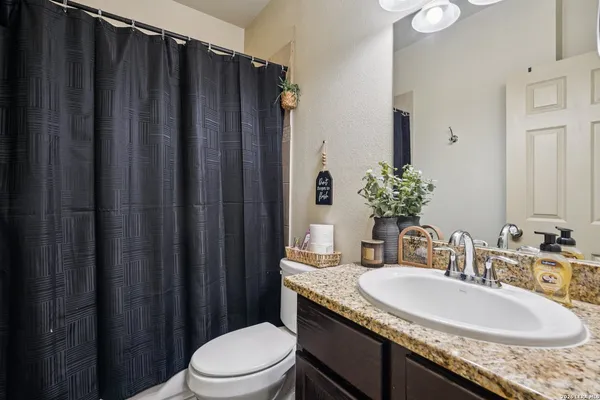 $871,600 | 2312 Sailing Way, Unit A B C D, Kerrville, TX 78028