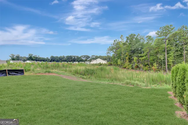 a sign that is on the side of the road