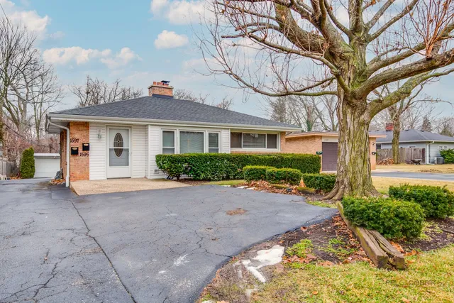 $2,200 | 1595 North McKinley Road, Unit 1, Lake Forest, IL 60045