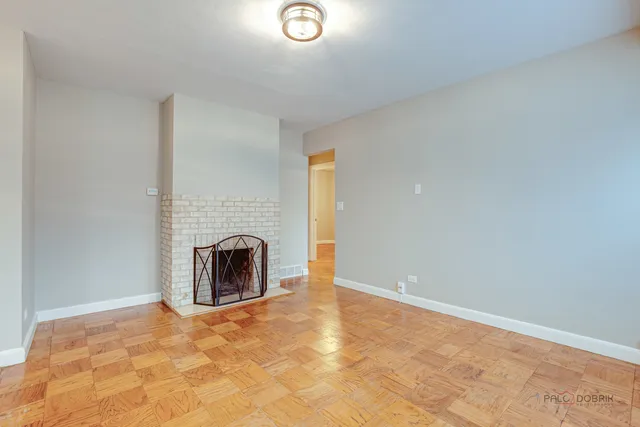 $2,200 | 1595 North McKinley Road, Unit 1, Lake Forest, IL 60045