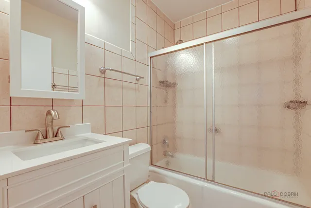 $2,200 | 1595 North McKinley Road, Unit 1, Lake Forest, IL 60045