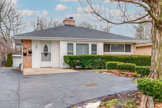 $2,200 | 1595 North McKinley Road, Unit 1, Lake Forest, IL 60045