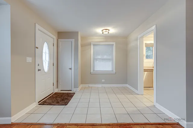 $2,200 | 1595 North McKinley Road, Unit 1, Lake Forest, IL 60045