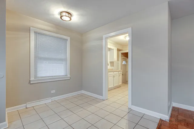 $2,200 | 1595 North McKinley Road, Unit 1, Lake Forest, IL 60045