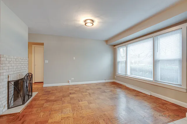 $2,200 | 1595 North McKinley Road, Unit 1, Lake Forest, IL 60045