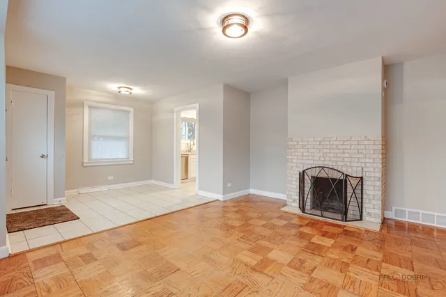 $2,200 | 1595 North McKinley Road, Unit 1, Lake Forest, IL 60045