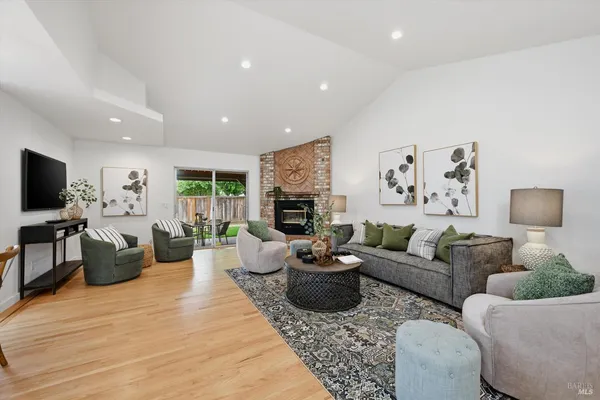 $950,000 | 6183 Marsi Court, Windsor, CA 95492