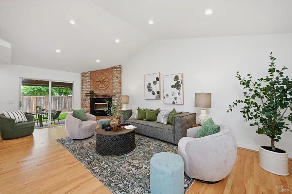 $950,000 | 6183 Marsi Court, Windsor, CA 95492