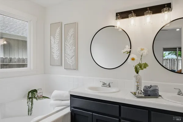 $950,000 | 6183 Marsi Court, Windsor, CA 95492