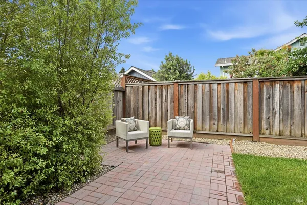 $950,000 | 6183 Marsi Court, Windsor, CA 95492