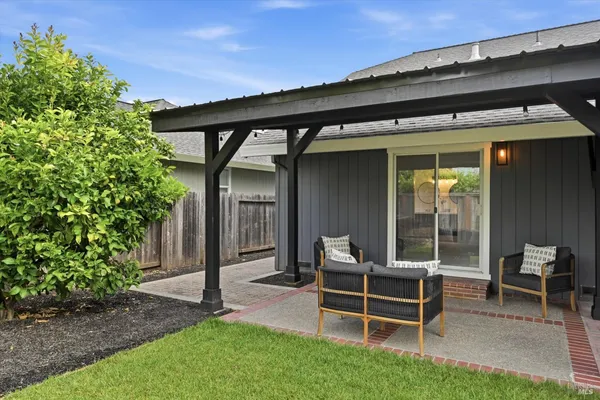 $950,000 | 6183 Marsi Court, Windsor, CA 95492