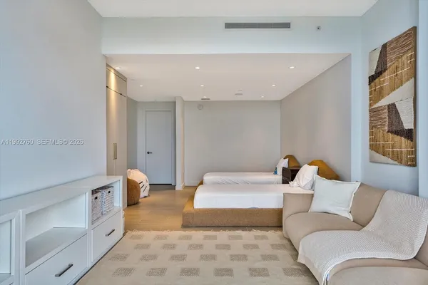 $32,500 | 500 Alton Road, Unit 2205, Miami Beach, FL 33139