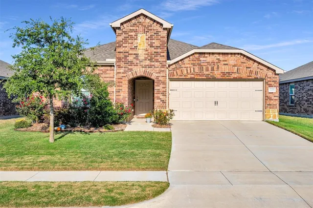 a view of building with yard