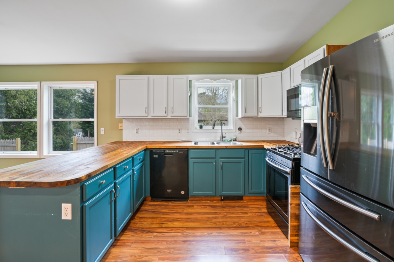 400 Edgartown-Vineyard Haven Road Edgartown, MA 02539 - Photo 16 of 33 Kitchen