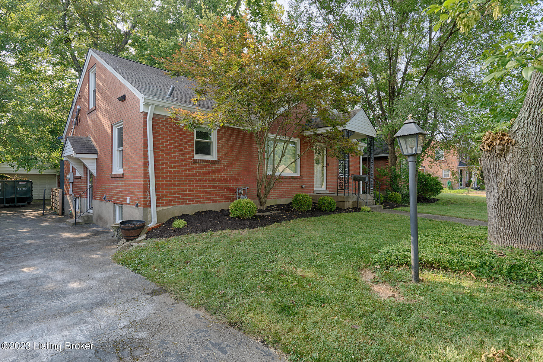 219 Ring Road Louisville, KY 40207 - Photo 2 of 23 DSC03104_HDR