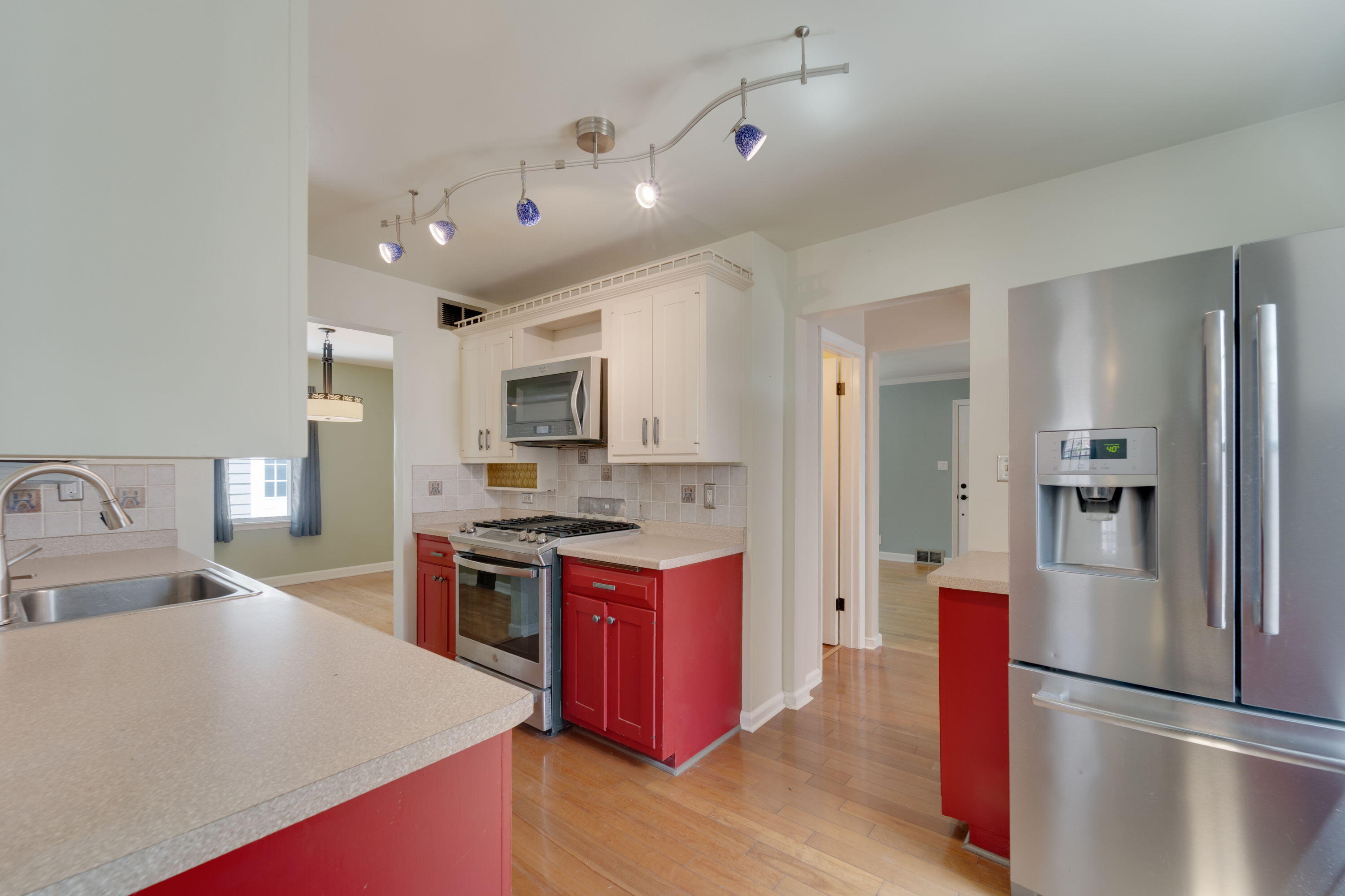 5639 North Bay Ridge Avenue Whitefish Bay, WI 53217 - Photo 5 of 17 Kitchen