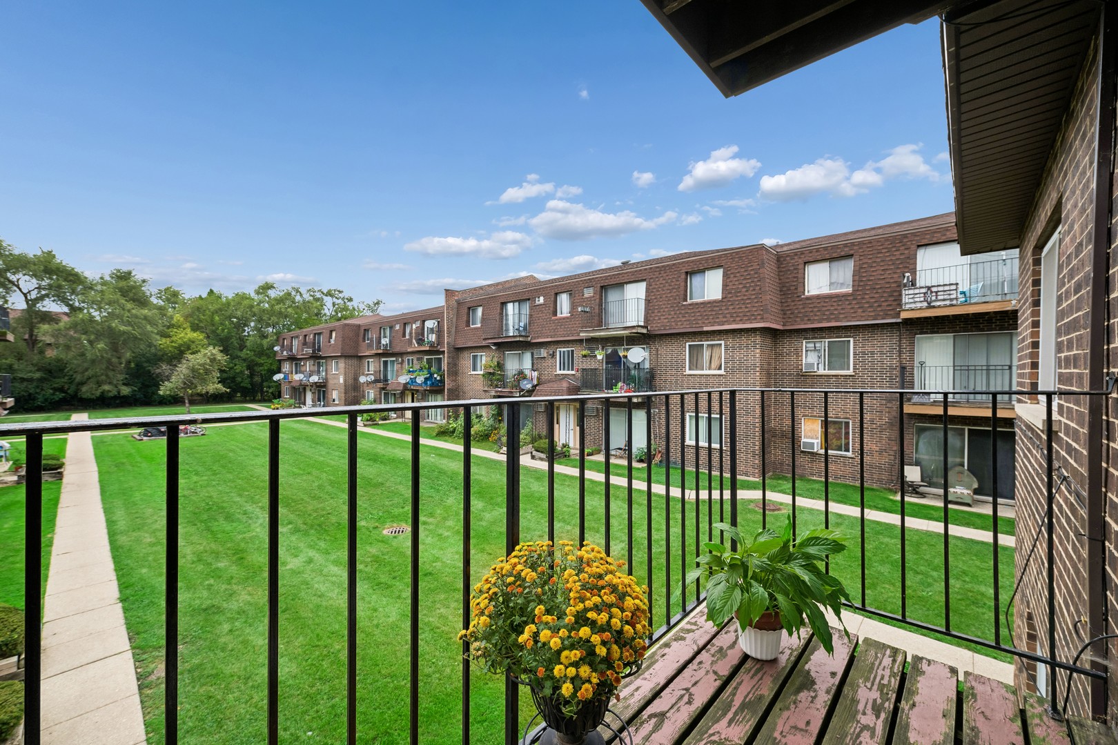 9364 Golf Road, Unit 2B Des Plaines, IL 60016 - Photo 6 of 20 Gallery Image 6
